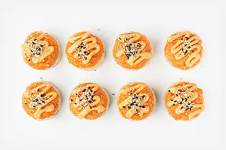 Roll Felix salmon with crab